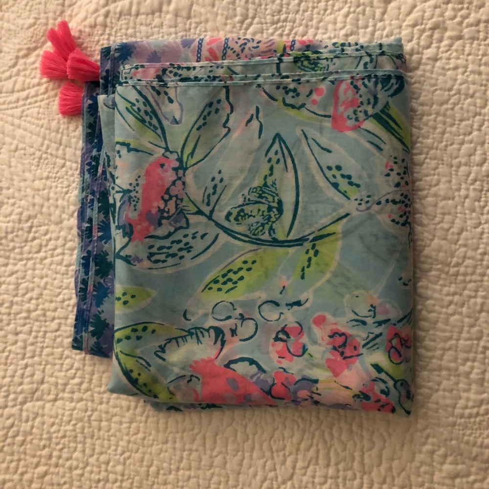 EUC Lilly Pulitzer light weight scarf
